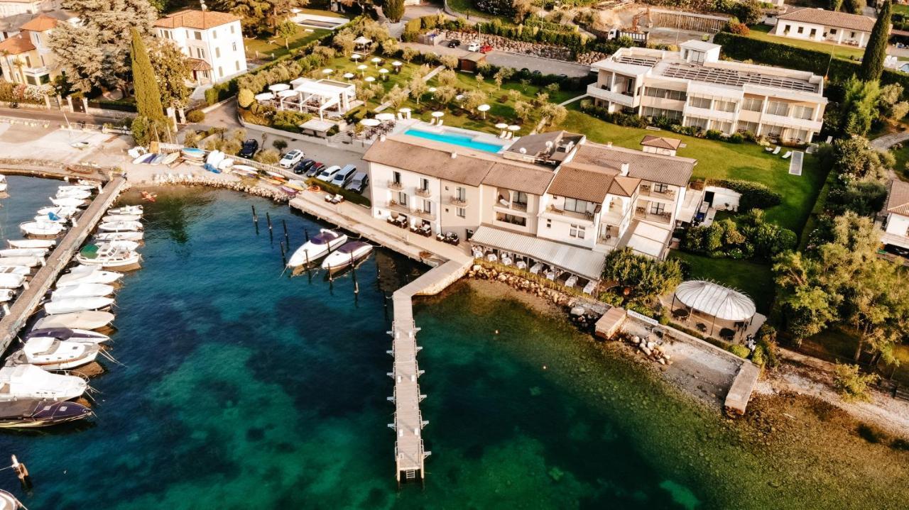 Hotel Bella & Restaurant With Private Dock For Mooring Boats San Felice del Benaco